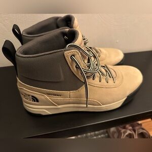 Men Insulated North Face size 10 Larimer Mid Waterproof Boots. warm comfortable